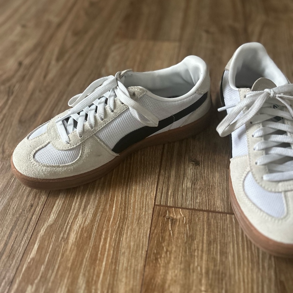 Puma “Super team” White and Black Retro Sneakers (Unisex) - Picture 9 of 11